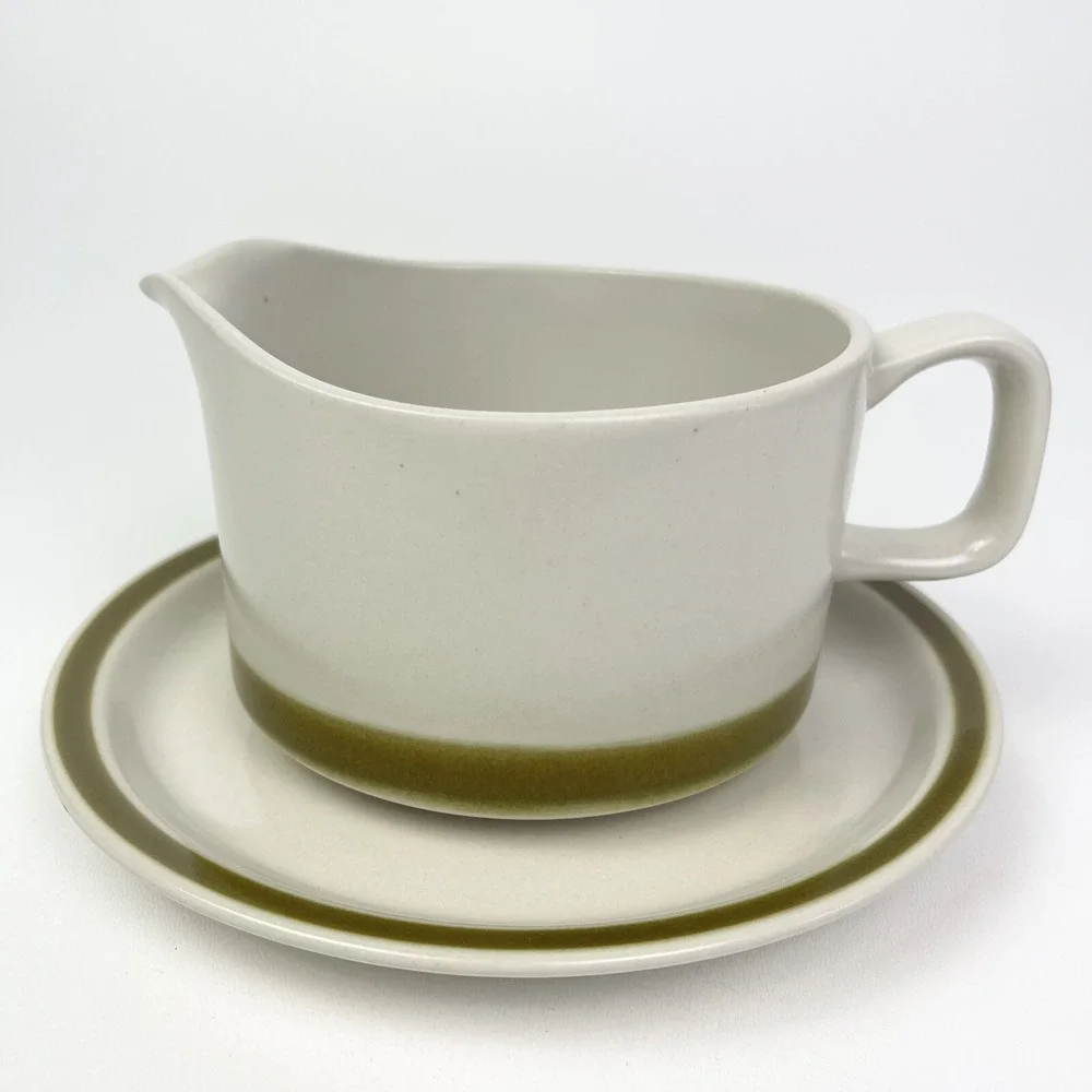Japan Spring Bouquet Stoneware Green Band Round Gravy Boat With Underplate